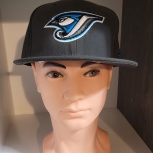BNWT - Toronto Blue Jays Fitted Hat - Size 7 1/2